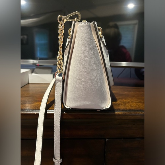 Authentic Michael Kors Ellis Leather Tote/Crossbody - Picture 3 of 16